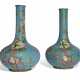 A PAIR OF CLOISONNÉ ENAMEL 'PEACHES AND BATS' BOTTLE VASES - Foto 1