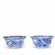 TWO BLUE AND WHITE 'FIGURAL' BOWLS - Foto 1