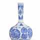 A BLUE AND WHITE BOTTLE VASE FOR THE ISLAMIC MARKET - Foto 1