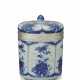 A LOUIS XIV SILVER-MOUNTED CHINESE PORCELAIN BLUE AND WHITE JAR AND COVER - Foto 1