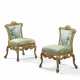 A PAIR OF GEORGE II WALNUT AND PARCEL-GILT SIDE CHAIRS - Foto 1