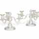 A PAIR OF FRENCH SILVER THREE-LIGHT CANDELABRA - Foto 1