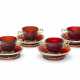 A SET OF FOUR GERMAN SILVER-GILT-MOUNTED ENGRAVED RUBY GLASS TWO-HANDLED CUPS AND STANDS - Foto 1