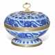 A LOUIS XIV ORMOLU-MOUNTED CHINESE PORCELAIN BLUE AND WHITE POT-POURRI AND COVER - фото 1