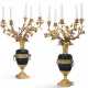 A PAIR OF RESTAURATION ORMOLU AND BLUED METAL FIVE-LIGHT CANDELABRA - Foto 1