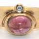 Ring, 585er GG, besetzt mit 1 Brillanten von ca. 0,02 und 1 ovalen rosa Turmalin-Cabochon, Ges.-Gew. 6,36 g, RG 57 - Foto 1