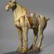 Feines 'sancai'-glasiertes Pferd mit strohfarbenem Grund - Foto 1