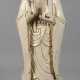 Riesige Blanc-de-Chine-Figur "Stehende Guanyin mit Wunschzepter und Ambrosiaflasche" - фото 1