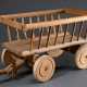 Kinder Bollerwagen mit beweglicher Vorderachse und gedrechselten Rädern, Holz unbemalt, 1. Hälfte 20.Jh., 27x30x103cm, Gebrauchsspuren - Foto 1