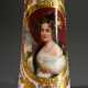 Kleine Dresden Prunkvase in Tropfenform mit lupenfeinem Portraitmedaillon "Leontine Metternich" in pastoser Goldkartusche auf rosé Fond, Boden gemarkt "RK Dresden Germany", H. 13,5cm - photo 1