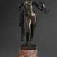 Schmidt-Hofer, Otto (1873-1925) "Stehender Akt mit Papagei" um 1910, Bronze patiniert, auf Marmorsockel, an der Plinthe sign., H. 31,3cm (o. Sockel), leichte Altersspuren - Foto 1