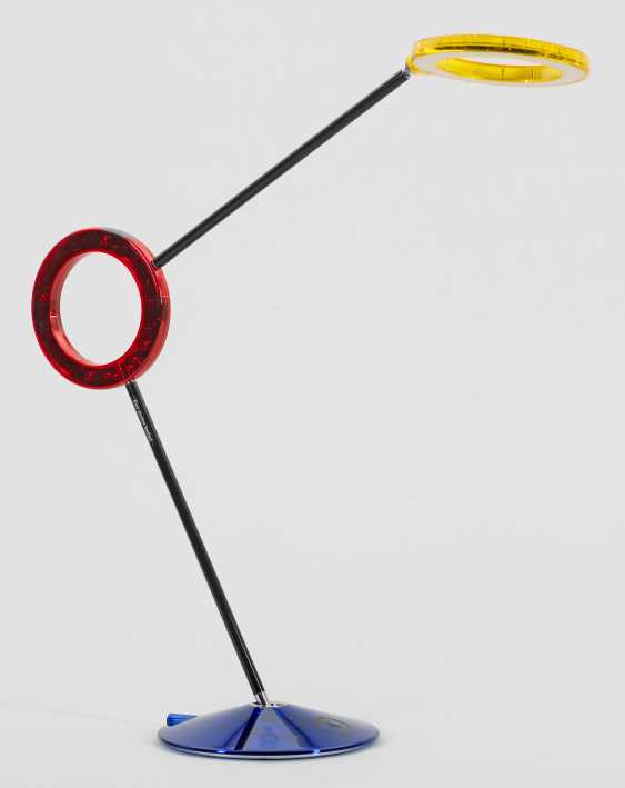 Lampe De Table "Amuleto" Par Alessandro Mendini Catalogue D Enchères "Internationale De L Art