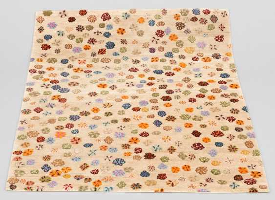 Design Teppich Mauro Little Flowers Von Jan Kath Buy At Online Auction At Veryimportantlot Com Auction Catalog International Art And Antiques 173 From 30 11 18 Photo Price Auction Lot 133