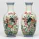 Paar Vasen aus Eierschalenporzellan mit Blumen- und Felsendekor sowie Gedichtaufschrift - Foto 1
