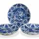 THREE BLUE AND WHITE 'HORSES' DISHES - фото 1