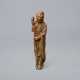 A PAINTED AND CARVED WOOD NETSUKE OF STANDING RAKKAN - Foto 1