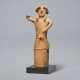 A HANIWA EARTHENWARE SCULPTURE OF A WARRIOR - Foto 1