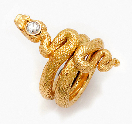 Змея из золота. Кольцо змейка с бриллиантами. Кольцо змея золото. Кольцо змея золото с бриллиантами. Золотое кольцо змейка с бриллиантами.