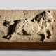 Terracotta-Relief mit Pferd auf einem Holzstand - photo 1