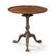 A GEORGE II MAHOGANY TRIPOD TABLE - Foto 1