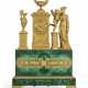A CHARLES X ORMOLU AND MALACHITE MANTEL CLOCK - Foto 1