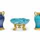 PAIRE DE VASES ET COUPE DE STYLE LOUIS XVI - фото 1