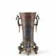 VASE CORNET DIT PIEDS DE CYGOGNE DE STYLE PERSAN - фото 1