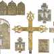 SAMMLUNG VON SIEBEN BRONZE-IKONEN: KRUZIFIXE, CHRISTUS PANTOKRATOR SOWIE EIN TETRAPTYCHON MIT FESTTA - Foto 1