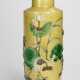 Vase mit Reliefdekor von Lotos und Reihern auf gelbem Fond aus Bisquit-Porzellan - photo 1