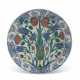 A LARGE IZNIK POTTERY DISH - photo 1