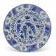 A LARGE IZNIK POTTERY `GRAPE` DISH - photo 1