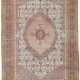 A LARGE TABRIZ CARPET - Foto 1