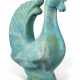 A KASHAN TURQUOISE-GLAZED MOULDED POTTERY COCKEREL - Foto 1