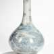 Vase mit Drachendekor in blassem Unterglasurblau - Foto 1