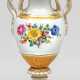 Kleine Schlangenhenkelvase mit Blumendekor - Foto 1