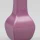 Kleine Vase mit Purpurfond - photo 1