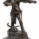 Hamm, Henri (1871 Bordeaux-1961) "Der musizierende Wanderer", Bronze, braun patiniert, auf Sockel signiert, H. 15,5 cm, auf achteckigem Marmorsockel, Ges.-H. 19,5 cm - Foto 1