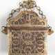 Koran-Aufbewahrungsbox, Persien 19. Jh., Messing mit Ornamentdekor, Kettenhenkel, 16,5x14x3,5 cm - фото 1