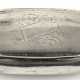Pillendose, oval, Silber (geprüft), Deckel mit Namensgravur, gedellt, Gebrauchspuren, Gew. 41,9 cm, 2x7,5x4 cm - photo 1