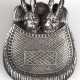 Geldspange "Tasche mit zwei Hasen", Platten Silber (geprüft), Ges.-Gew. 70 g, 6,9x5,5x2,6 cm - photo 1