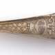 Gebäckzange, Norddeutschland 19. Jh., Silber (geprüft), filigran durchbrochen gearbeitet und floral reliefiert, mit 2 roten Schmucksteinen besetzt, Ges.-Gew. 33,3 g, L. 16,5 cm - photo 1