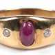 Rubin-Brillant-Ring, 585er GG, sich verbreiternde Schiene besetzt mit ovalem Rubin-Cabochon, der von 2 kleinen Brillanten flankiert wird, Ges.-Gew. 3,39 g, RG 50,5 - photo 1