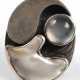Ring, Brutalist, 925er Silber, Meisterpunze, großer Ringkopf besetzt mit Perlmutt und Mondstein, Ges.-Gew. 28,7 g, Ringkopf-L. 4,3 cm, RG 60 - фото 1