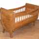 Biedermeier-Kinderbett, Weichholz, auf 4 Füßen, mit Matratze, 69x102x52 cm - Foto 1