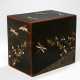 Lackkabinett mit fünf Schüben, Dekor von Libellen auf Schwarzlackfond - photo 1