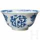 Blau-weiße Schale mit dem Symbol für Langlebigkeit "Shou", China, wohl Kangxi-Periode - Foto 1