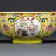 Feine 'Famille rose'-Medaillon-Schale aus Porzellan mit gelbem Fond - Foto 1