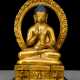 Feuervergoldete Bronze des Buddha Akshobya auf einem Thron - photo 1