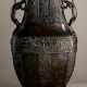 'Hu'-förmige Vase aus Bronze im archaischen Stil mit Drachenhandhaben - фото 1