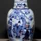 Vase aus Porzellan mit Gelehrtendarstellung im Garten in Unterglasurblau und Kupferrot - photo 1